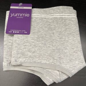 Yummie ‎ Shapewear Thong NWT
Size M/L